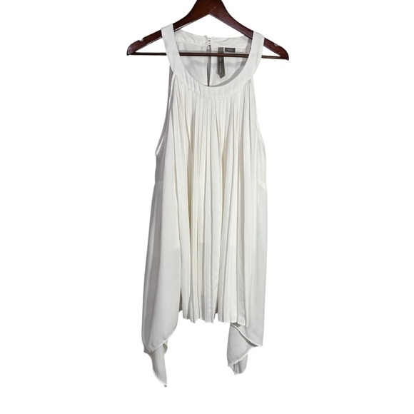 Pennington's White Scoop Neck Pleated Sleeveless Blouse Sharkbite Hem - Picture 1 of 11